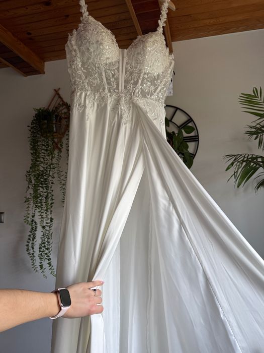 Suknia ślubna gorsetowa