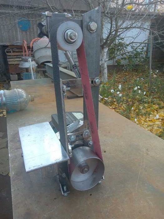 Гріндер для заточки інструмента та обробки різних матеріалів.