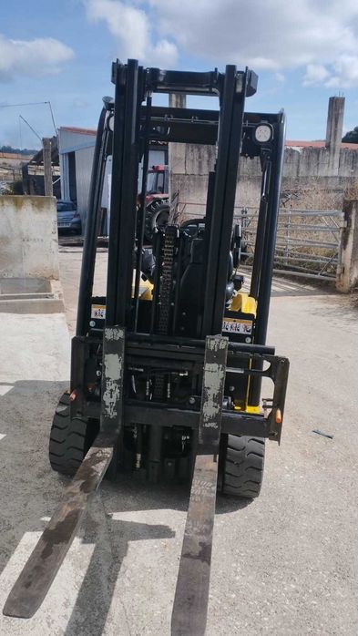 Empilhador eléctrico Yale ERP18VT - 1.800 Kg (2660)
