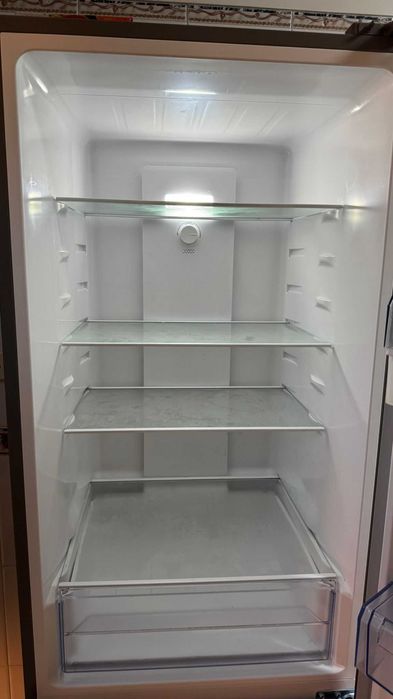 Frigorífico Combinado Inox com Dispensador de Água – Excelente Estado