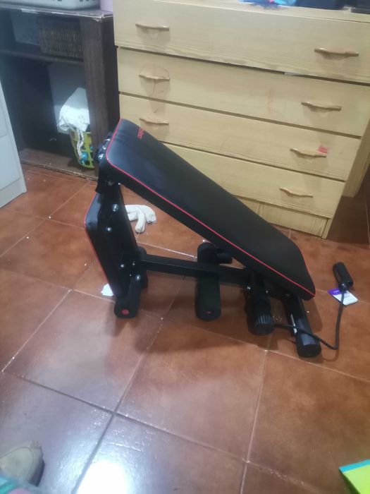 Gym Bench452029631137720323