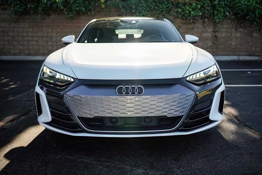 Audi e-tron      2022