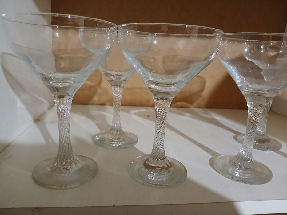 Продам креманки для морозива 6шт.,стакани бережанські  12штук.