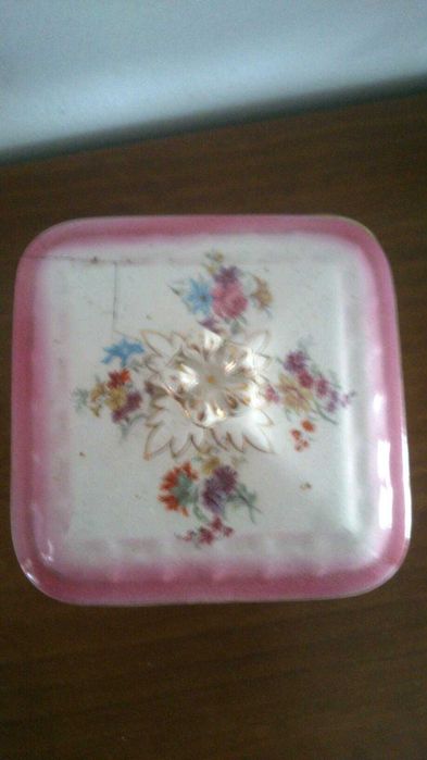 Pote para bolachas. Sacavém.