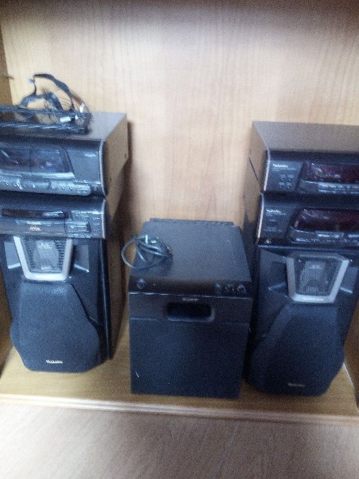 For sale: Used Technics audio system, highly valued. Impeccable condition.64409179804034120