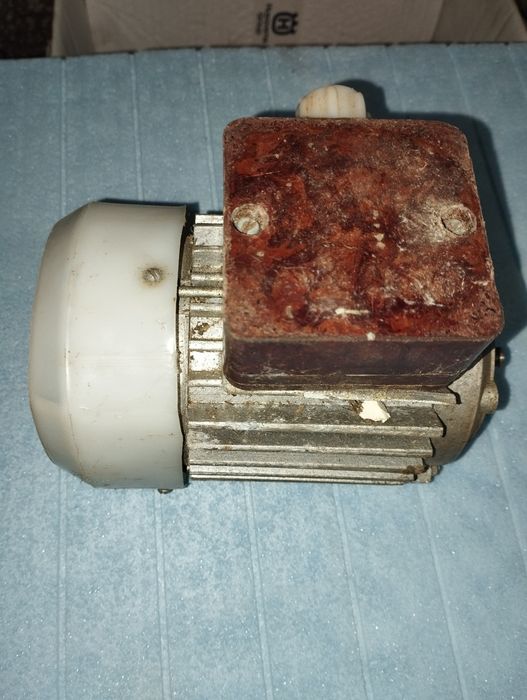 Двигун 4 ААМ 50 В4 У3