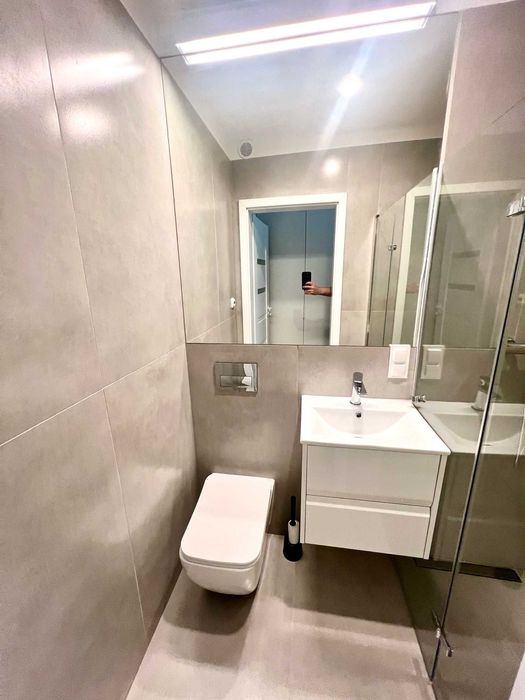 Nowocześnie wykończona kawalerka z miejscem parkingowym klimatyzacja