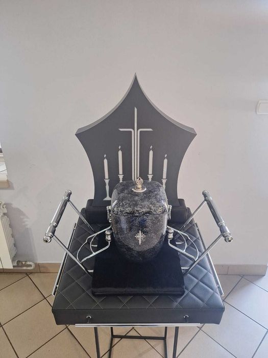 Karawan. Katafalk pod Urnę do Karawanu.