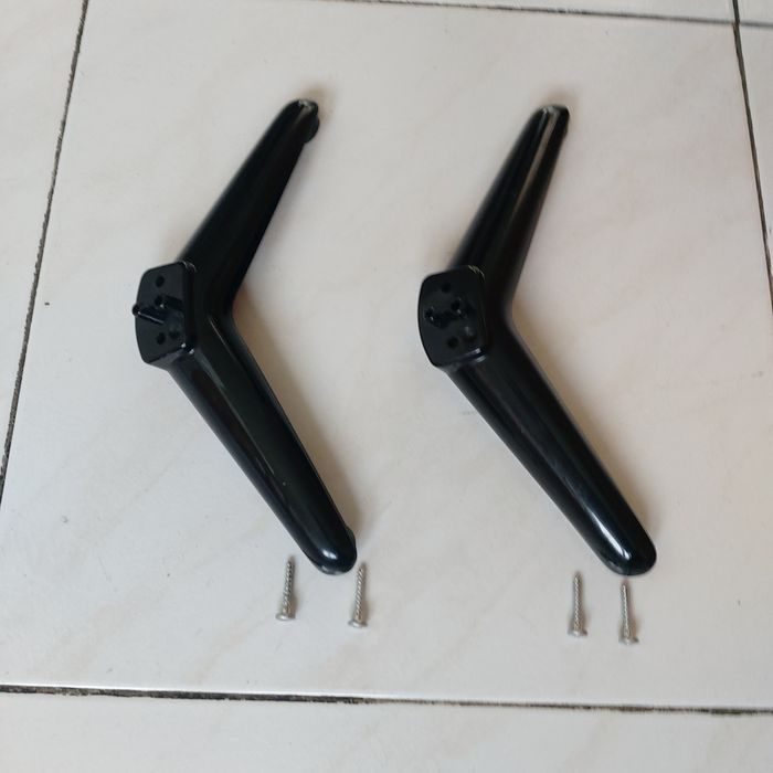 Pés para televisão