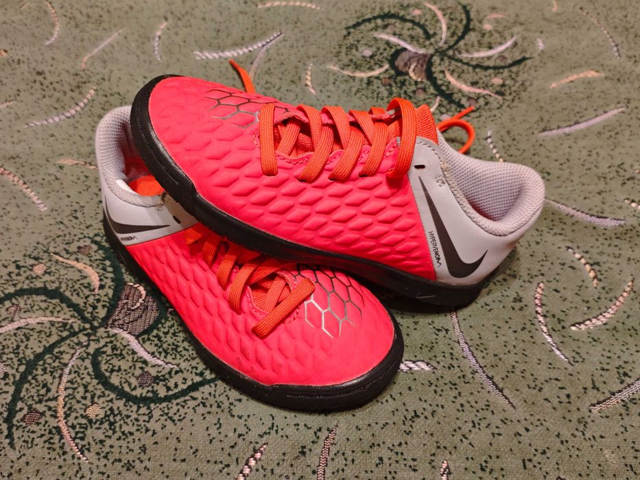 Футзалки Nike Hypervenom   (оригинал) фирменные размер- 28 стелька-18см