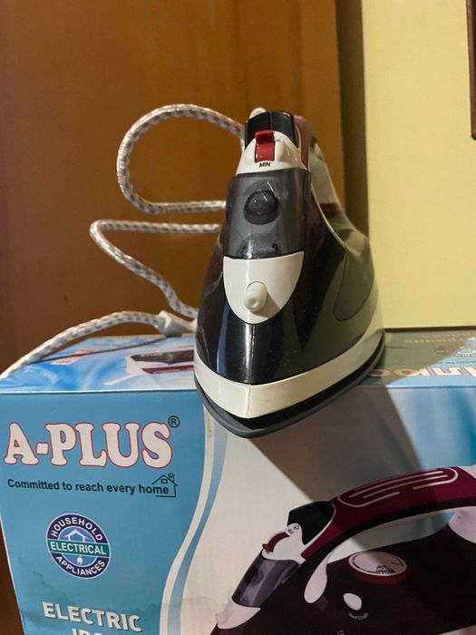 Праска A-PLUS парова, з коробкою, майже нова