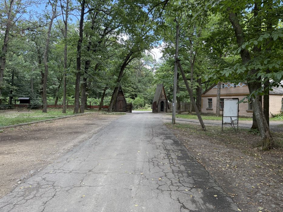 Продаж земельної ділянки 5.7 Га з базою відпочинку Умань