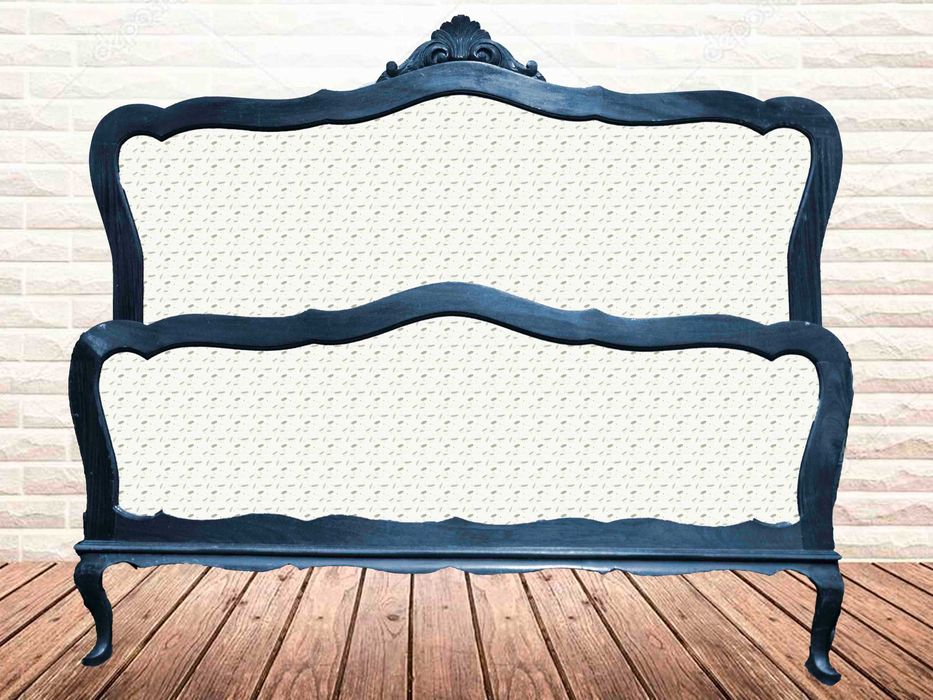Cama de madeira antiga