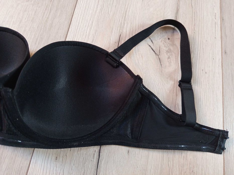 Czarny biustonosz balkonetka 75D