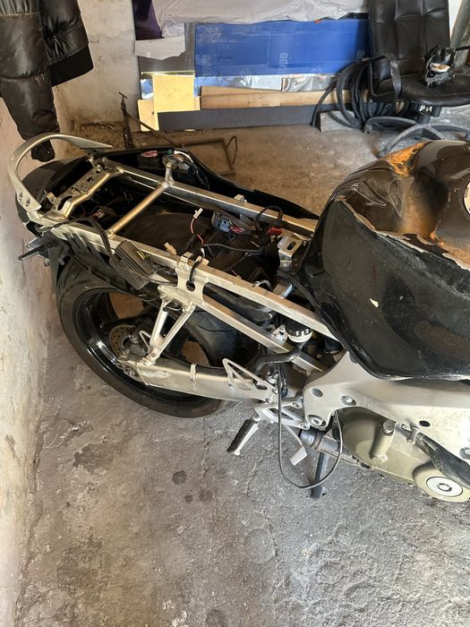 Honda cbr f4i по запчастинам або цілий