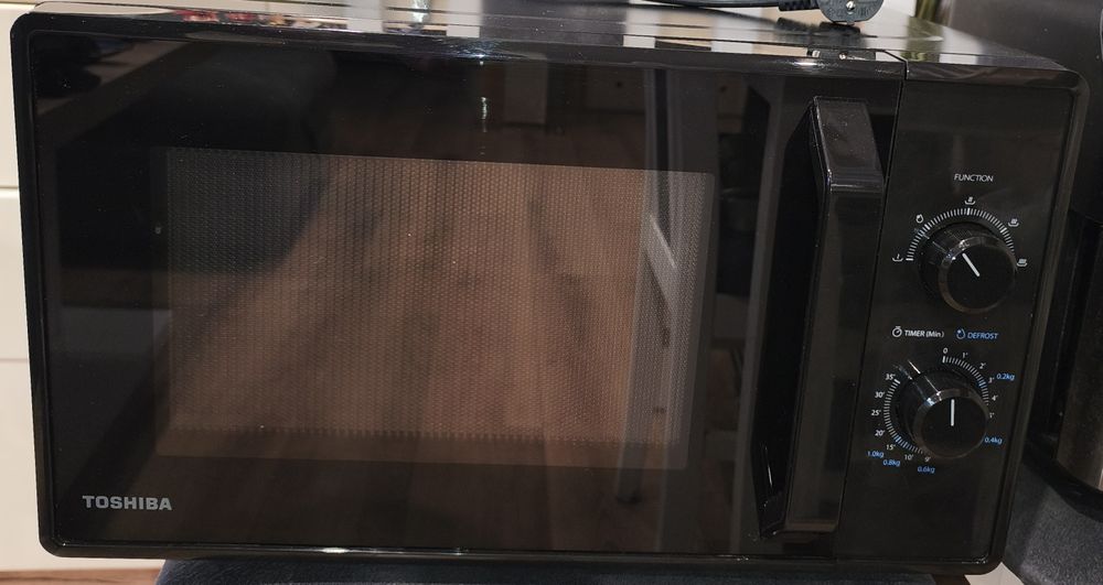 Kuchenka mikrofalowa TOSHIBA (czarna)