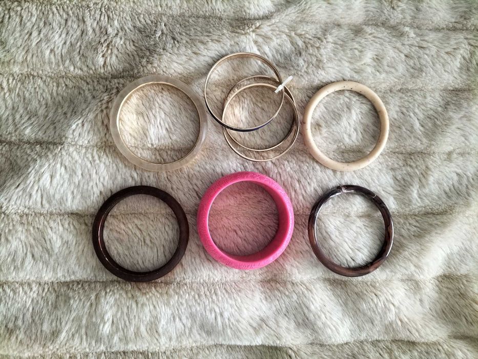 Pulseiras e braceletes novas