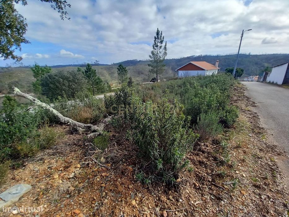 Terreno Rustico com 700m2 com Viabilidade de Construção em Cerejeira-A