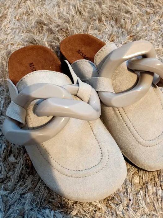 Szare klapki na korku z łańcuchem rozmiar 37