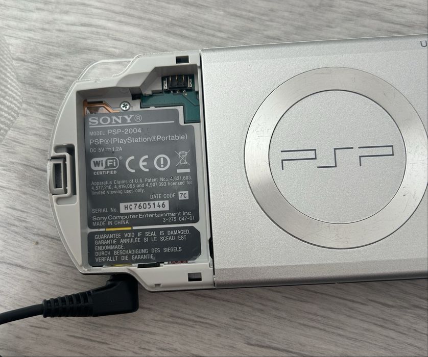 Vendo Sony PSP-2004 Slim & Lite Prata + Carregador + Bateria + jogo Tekken