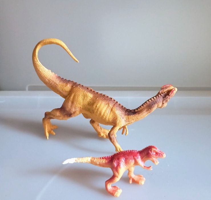 Dinossauros antigos.7€ os dois.