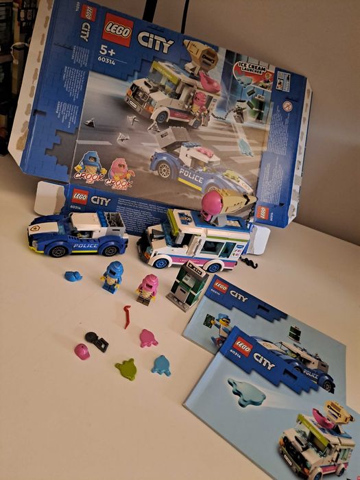 LEGO 60314 City - Policyjny pościg za furgonetką z lodami