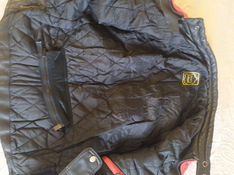 Мотокуртка шкіряна.