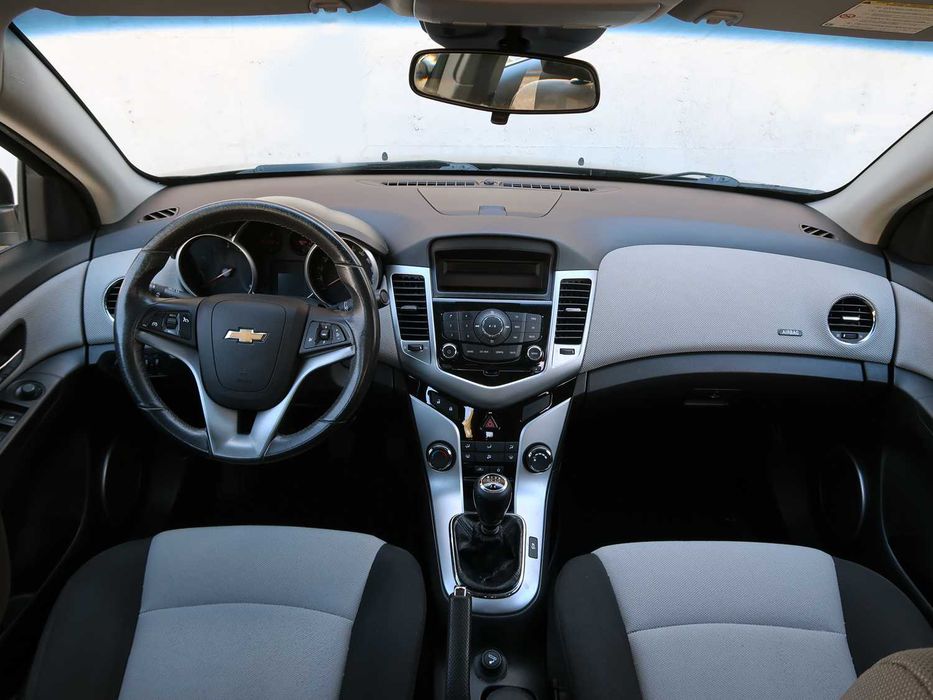 Chevrolet Cruze 1.6 LS 2011 em estado perfeito