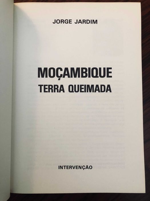 Livro Moçambique Terra Queimada