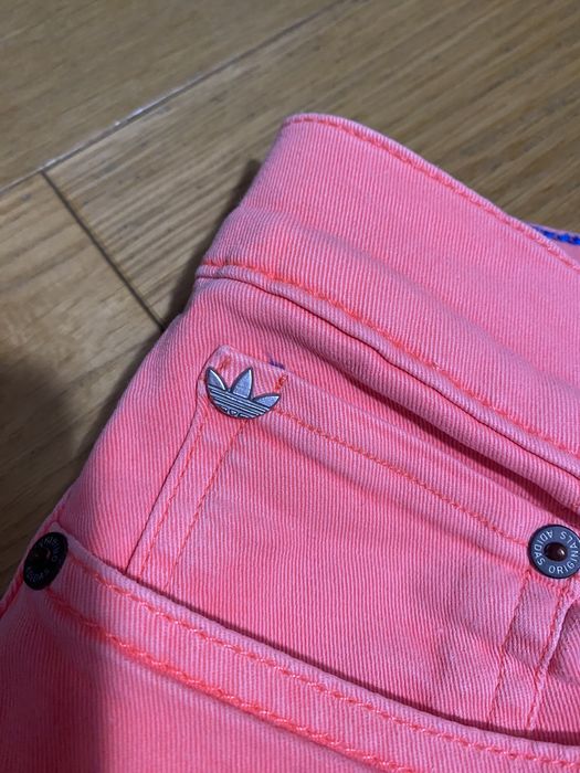 Damskie spodnie jeansowe marki Adidas