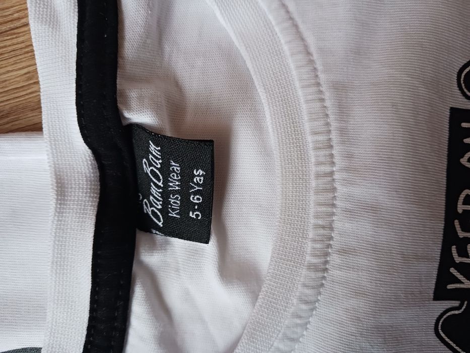 Bluzeczki chłopiec białe 126 i 122 bliźniaki