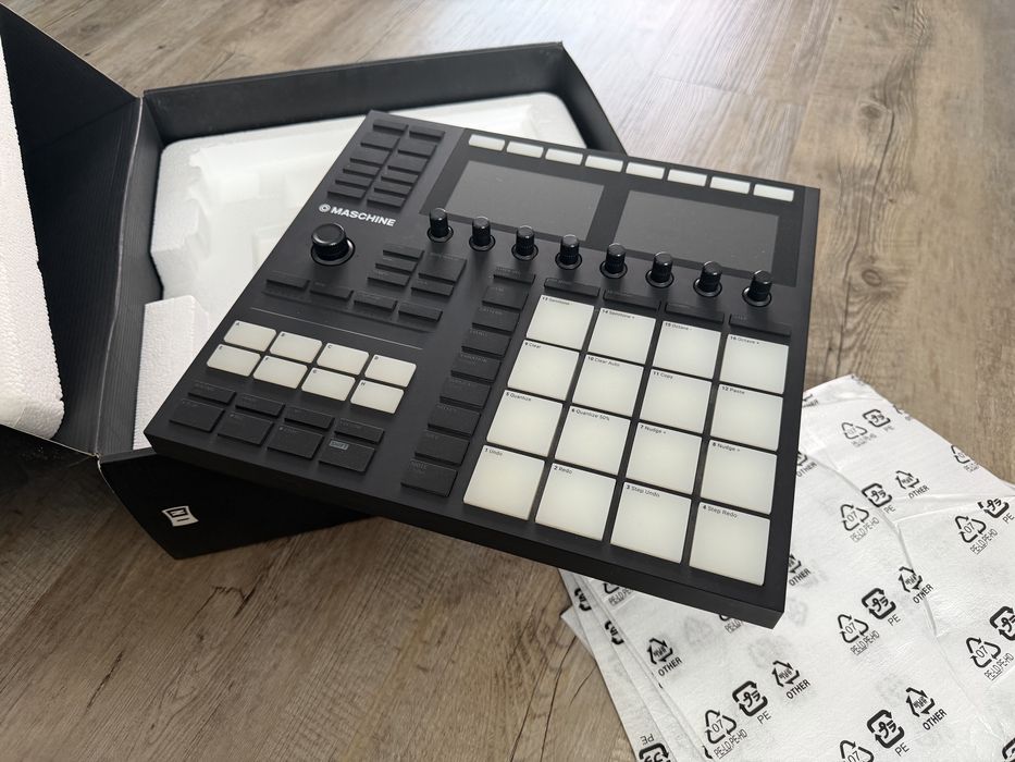 Maschine MK3 Native Instruments kontroler PADY sampler