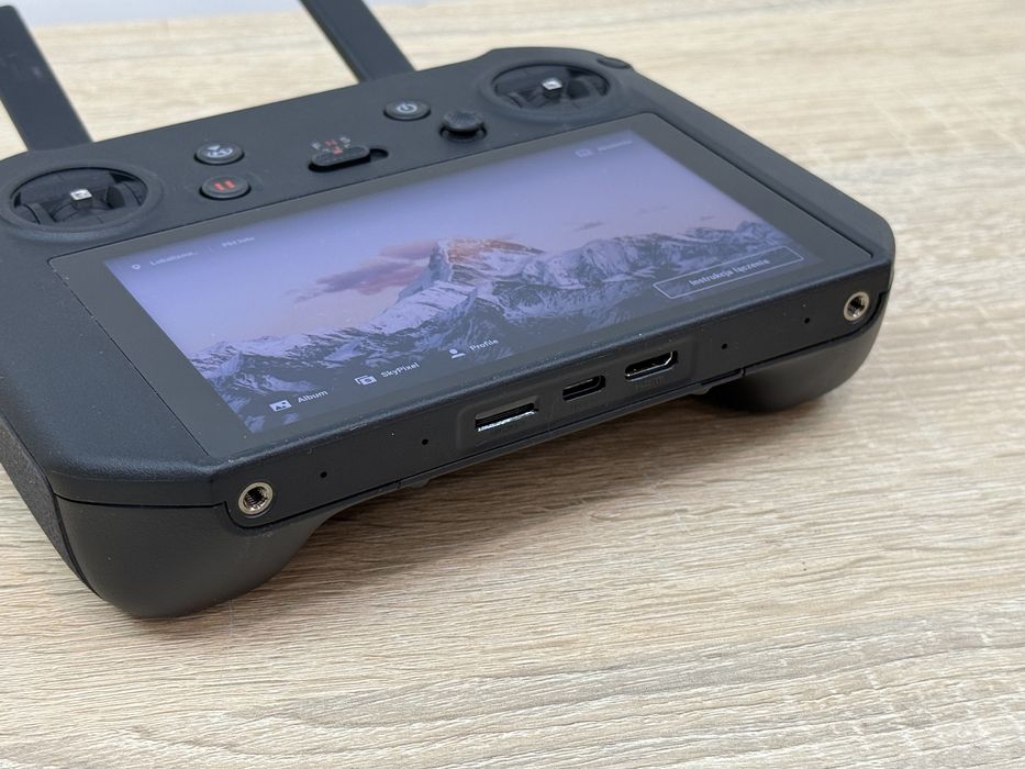 Kontroler DJI RC Pro RM510B z ekranem