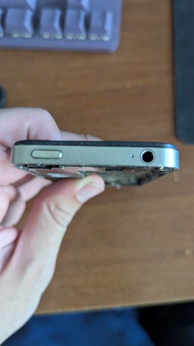 iPhone 4S 16 ГБ не працює