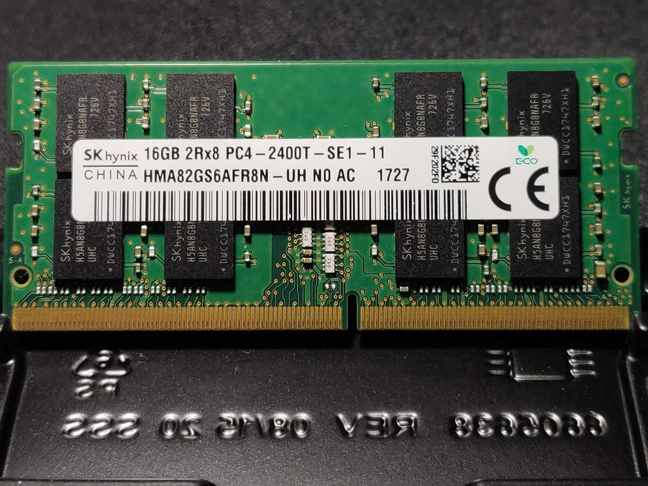 SK hynix 16 GB SO-DIMM DDR4 2400 MHz  (HMA82GS6DJR8N-UH)