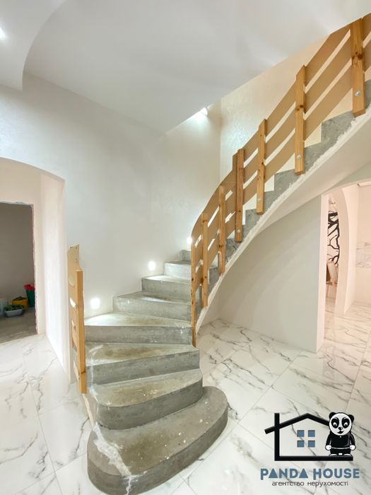 Продається чудовий будинок на два поверхи готовий до проживання.