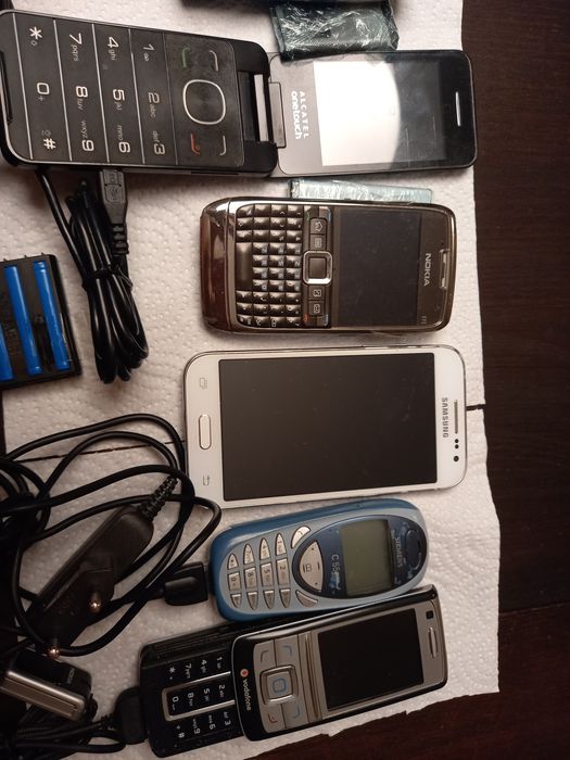 10 telemóveis antigos.