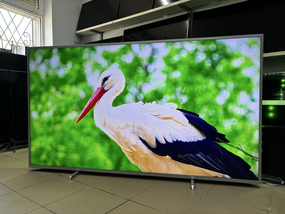 Телевізор Philips 70PUS7304/12.Фірмова підсвітка Ambilight