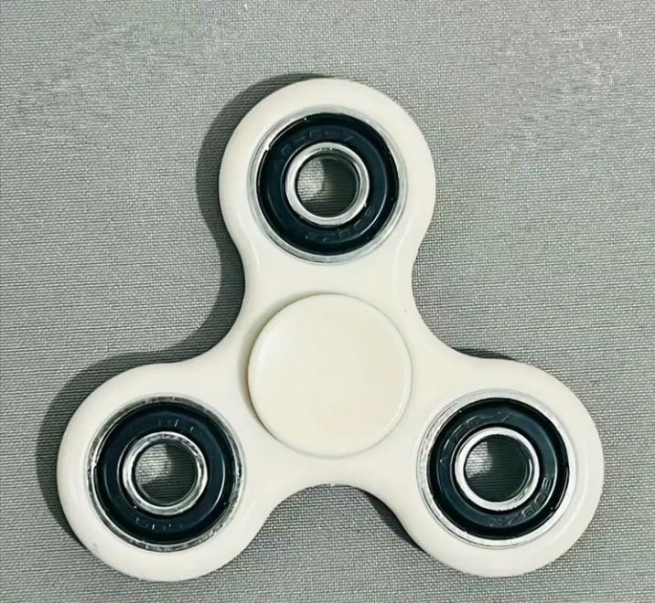 Классический Спиннер. Белый