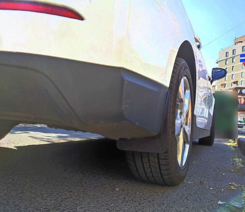 Брызговики на Chevrolet Volt Вольт 1/2 заглушка бампера Opel Vivaro