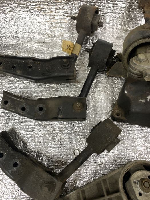 Подушки кронштейни кріплення мотора Шевроле Лачетті 1.8-1.6 мкпп-акпп