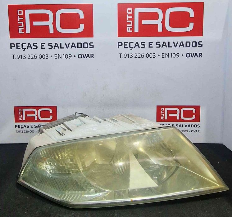 Ótica / Farol Direito - SKODA OCTAVIA II