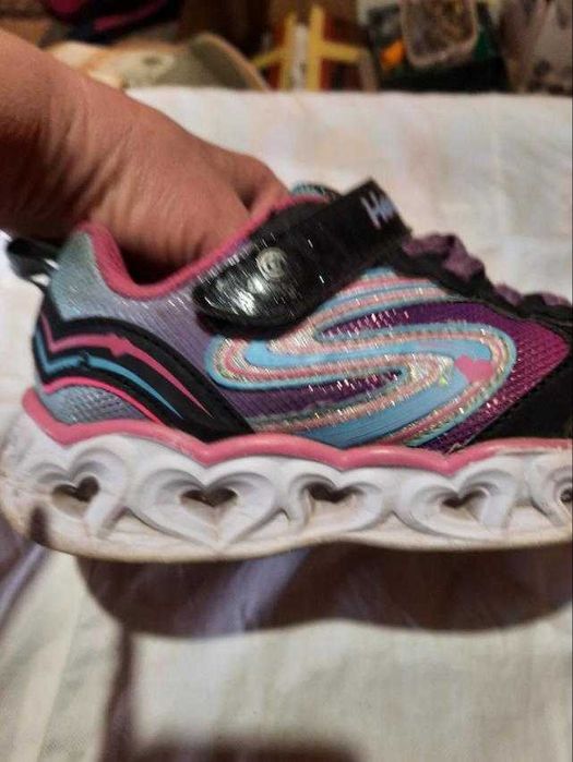 Кросівки skechers на липучці  35 розмір 22 см устілка