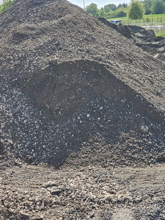 SPRZEDAM DOWIOZE Piasek Ziemia Kruszywo żużel kamień ozdobn Wapno Gruz