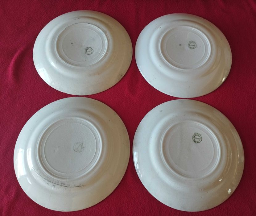 Conjunto de 4 pratos rasos antigos são da Real Fábrica de Sacavém