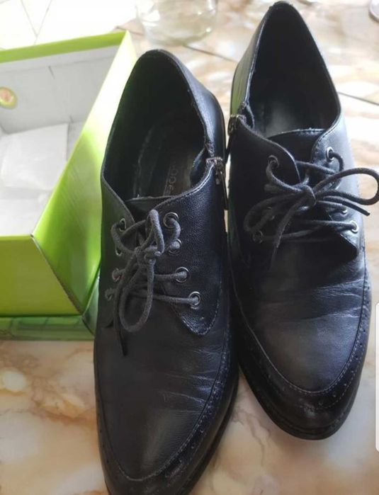 Шкіряні  туфлі  .