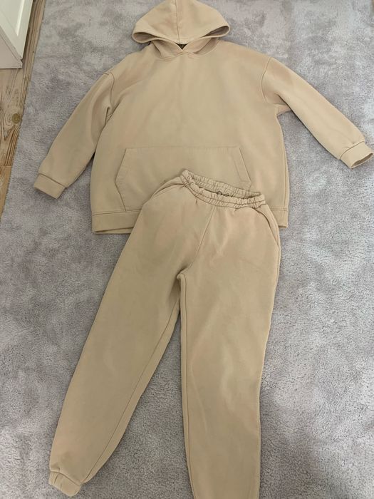Бежевий спортивний костюм оверсайз