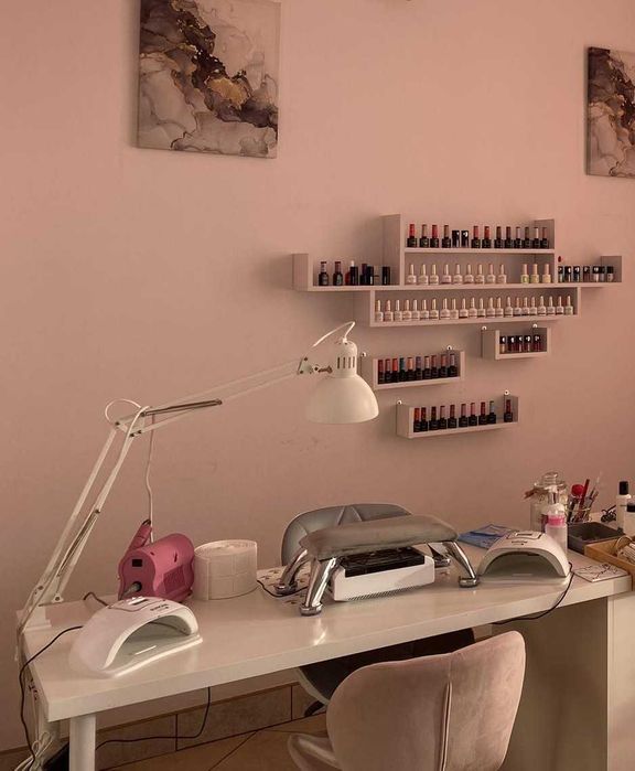 Stanowisko manicure,pedicure w działającym salonie beauty|Grodzisk Maz