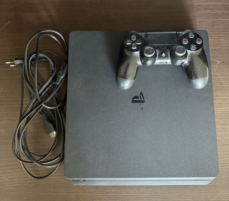 PlayStation 4 + 1 kontroler + 5 gier (FIFA 19, FIFA 22, Horizon Zero Dawn, God of War, Gran Turismo)