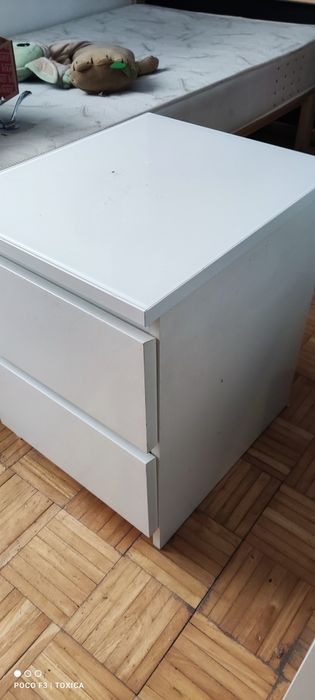 Mesa de cabeceira com vidro